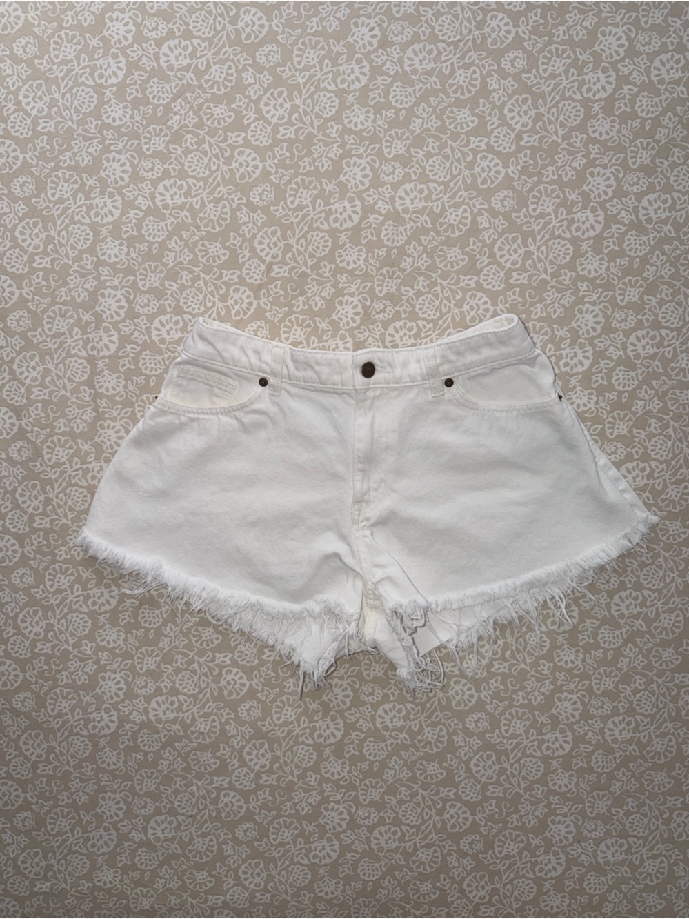 H&M Women's White Frayed Hem Denim Shorts
